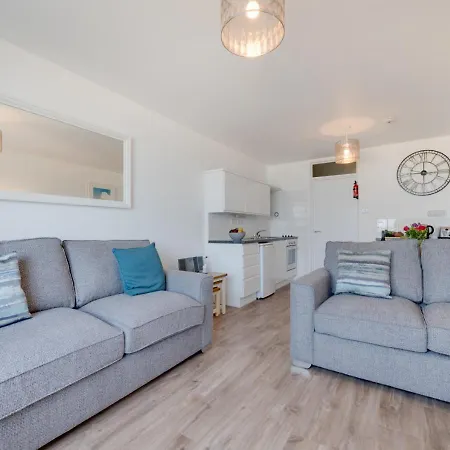 Apartment 14 Carrack Widden *